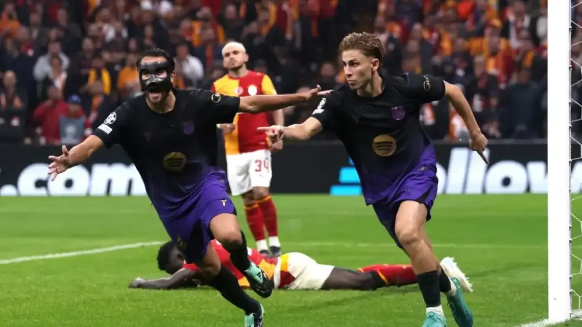 Jugadores del Barcelona celebran un gol ante Galatasaray en Estambul