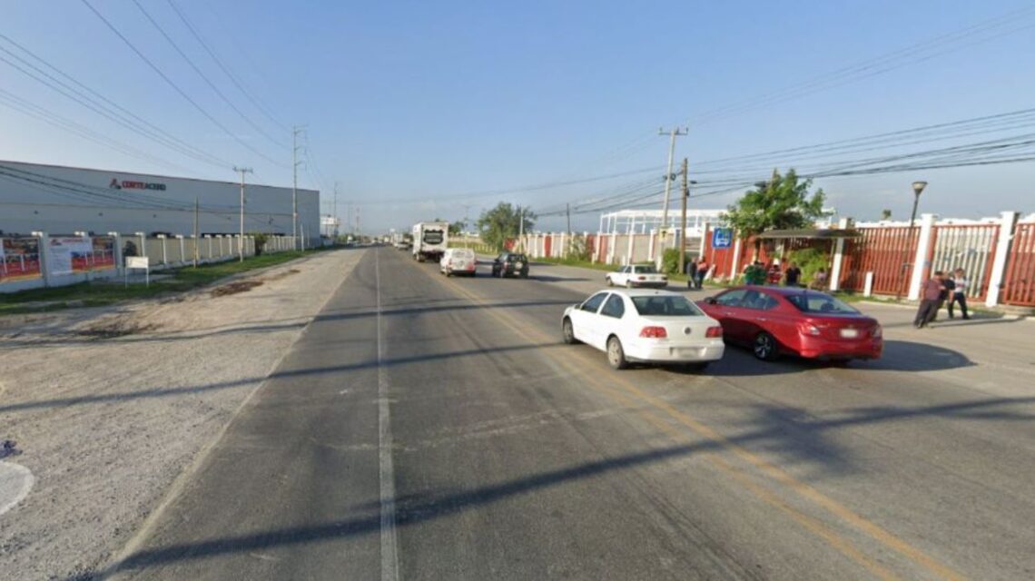 Carretera a Laredo en Ciénega de Flores, escenario asociado a la leyenda de la mujer cara de caballo
