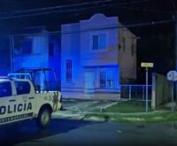 Policía de Montemorelos resguarda una vivienda de Real del Valle durante diligencias por el multihomicidio.