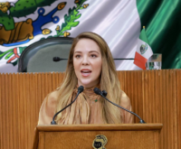 La diputada Claudia Chapa en la tribuna del Congreso de Nuevo León.