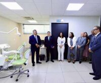 Sala de odontología y autoridades en la reapertura de la Clínica Universitaria Ciénega de Flores en agosto de 2026