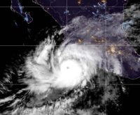 El huracán Simon de categoría 4, visto desde satélite GOES-19 de NOAA frente a las costas de México el 10 de octubre de 2026.