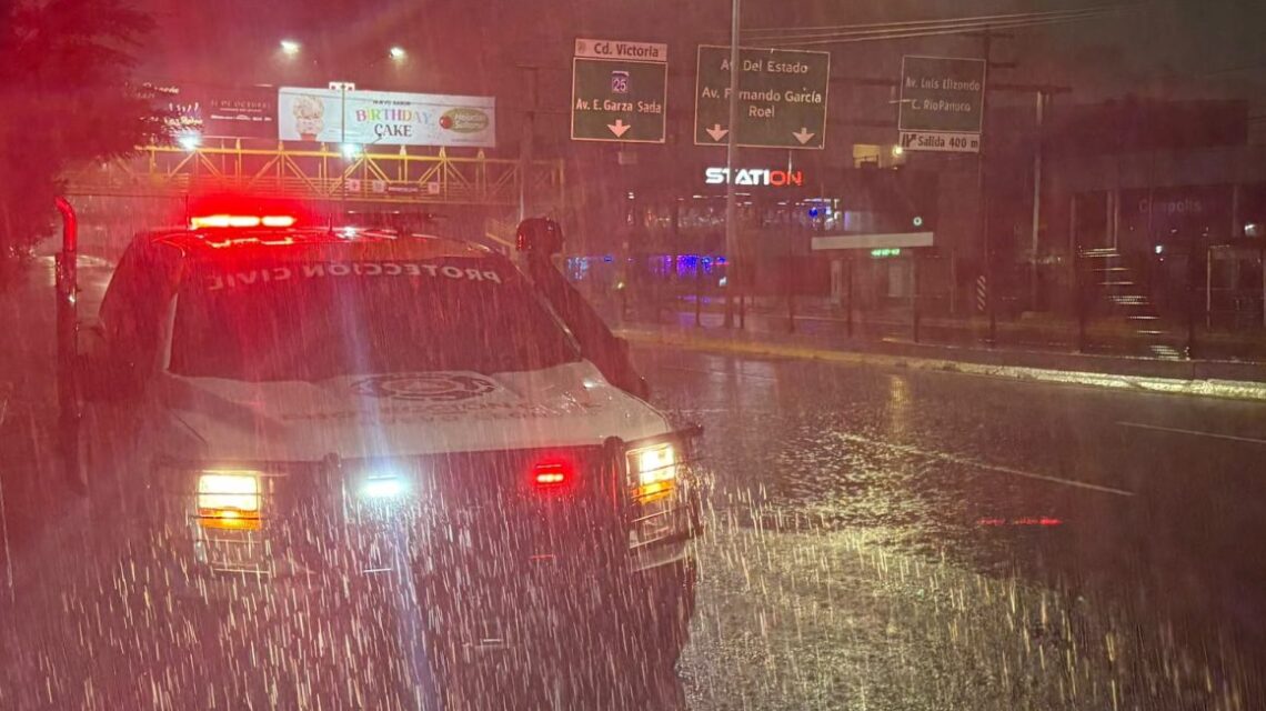 Unidad de Protección Civil de Nuevo León durante las lluvias del 5 de octubre de 2026