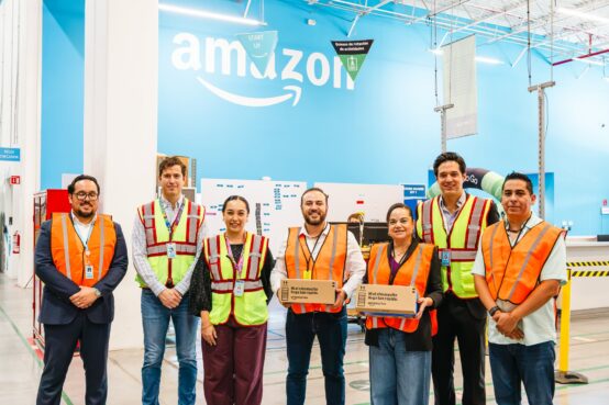 Miguel Quiroga entrega paquetes Amazon grupo