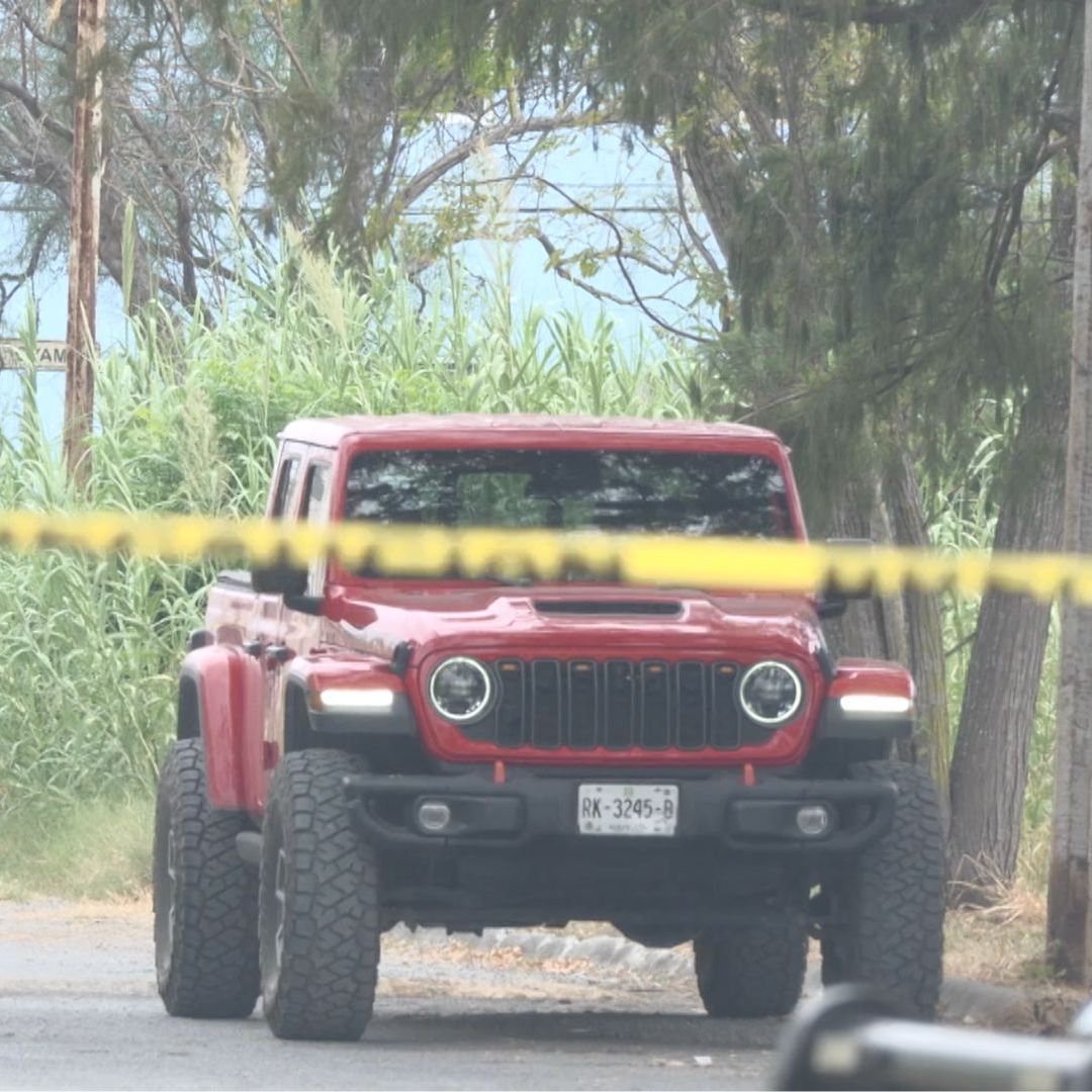 Jeep roja localizada durante la investigación del multihomicidio de Montemorelos.