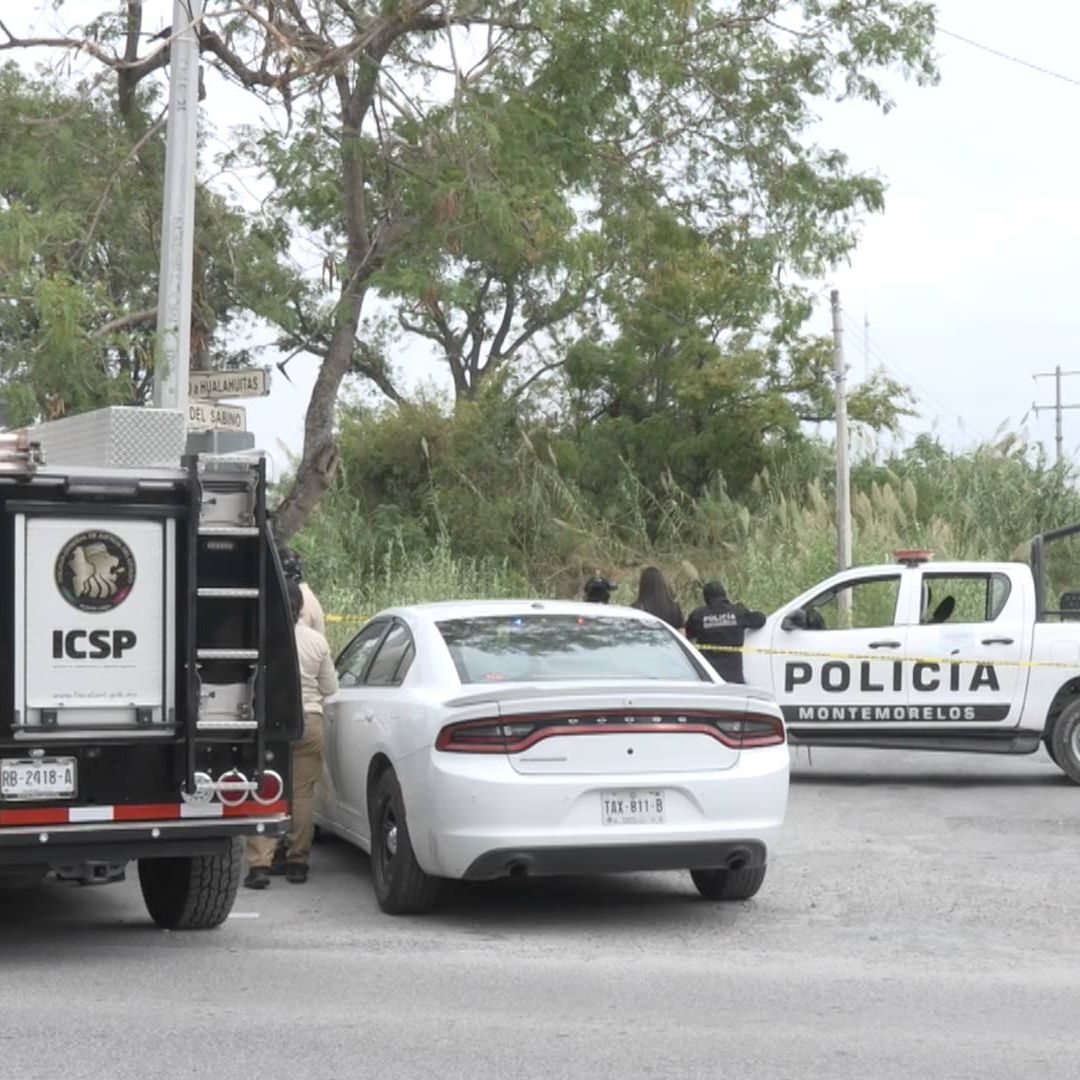 Autoridades y peritos durante las diligencias por el multihomicidio de Montemorelos.