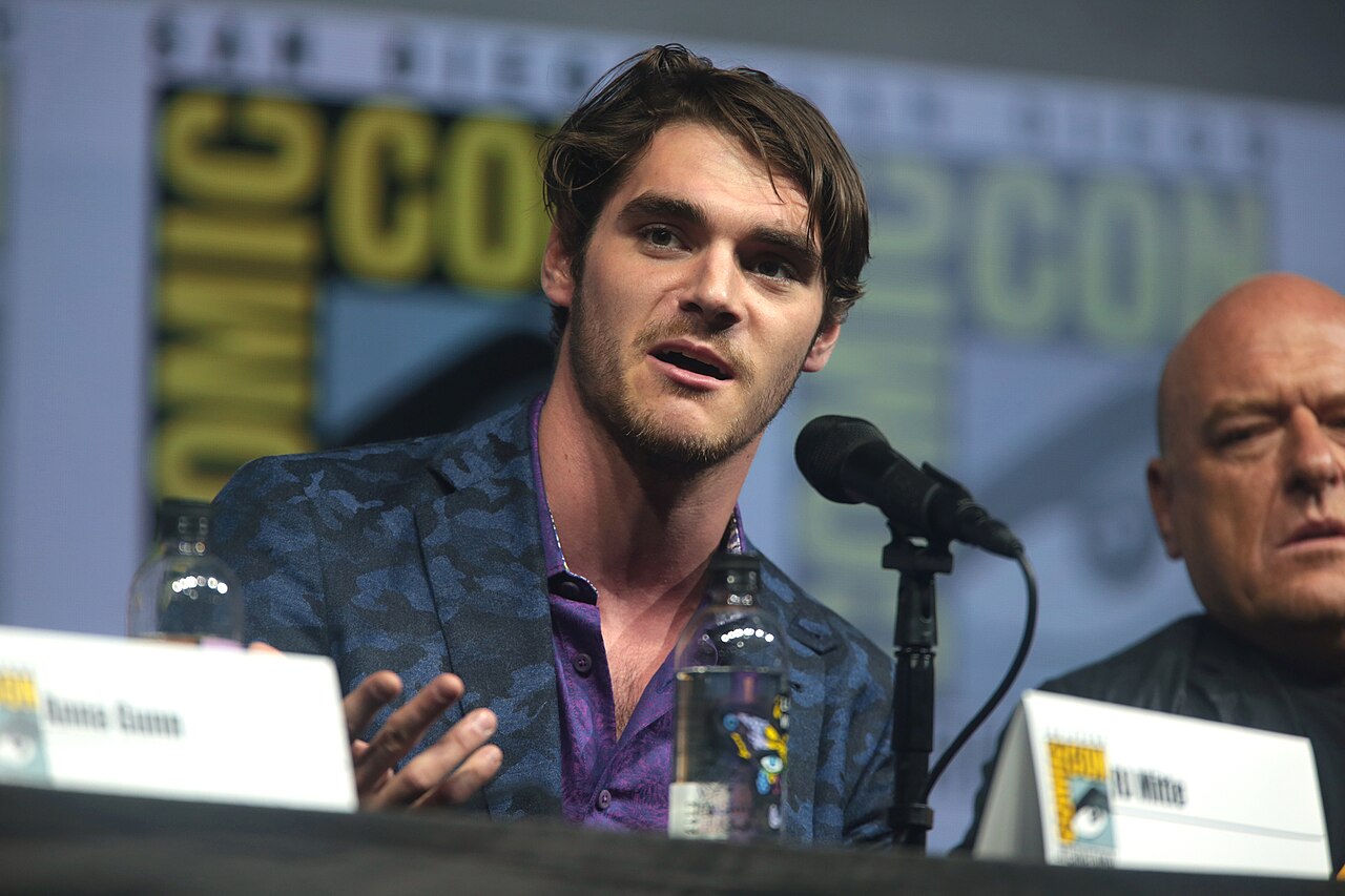 RJ Mitte durante el encuentro por los diez años de Breaking Bad en Comic-Con 2018.