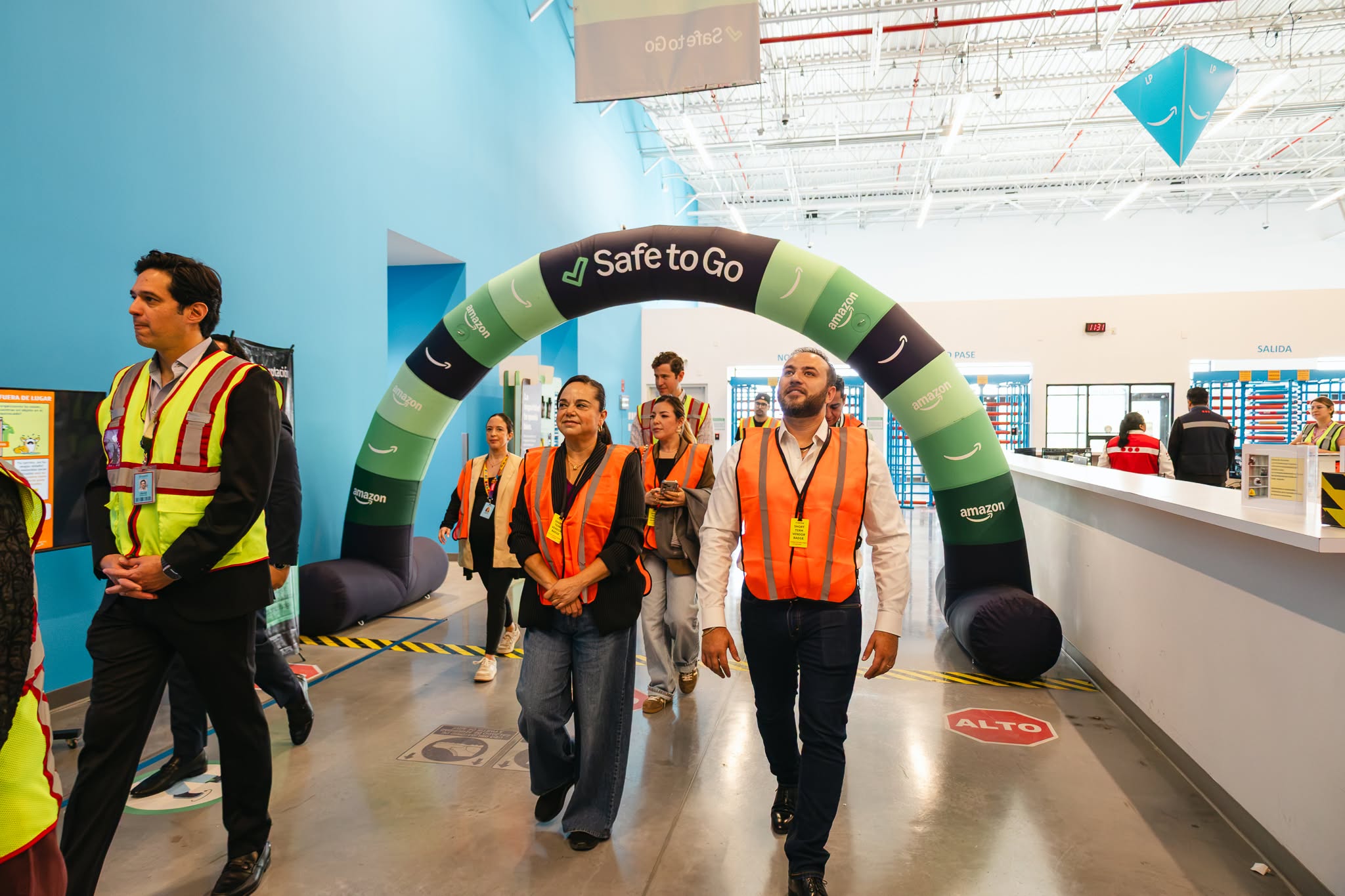 El recorrido permitió conocer las instalaciones del centro de distribución.