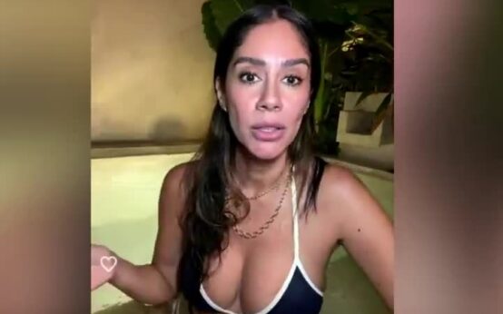 Sofía Yunes durante la transmisión en la que respondió a un suscriptor