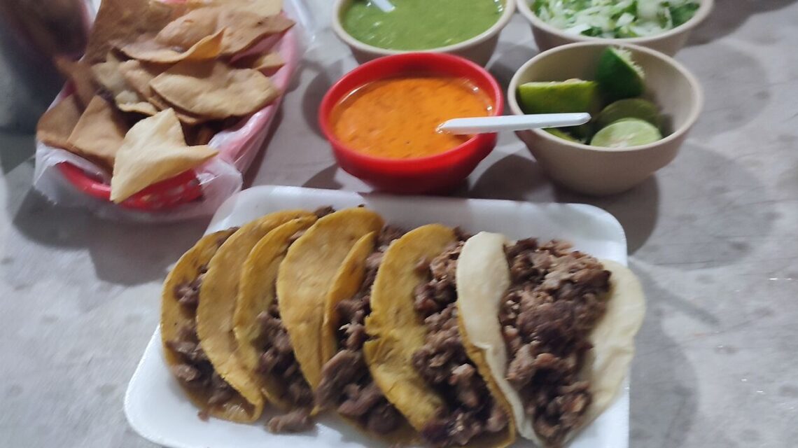 Orden de tacos servida en Ciénega de Flores