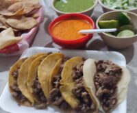 Orden de tacos servida en Ciénega de Flores