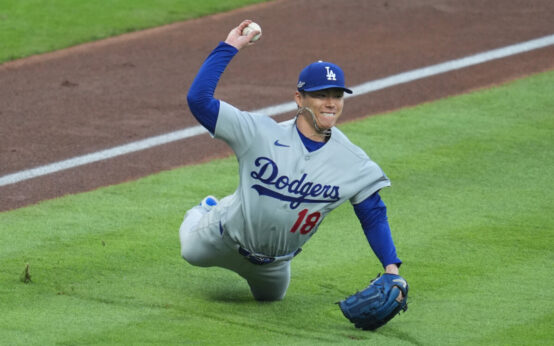 Yoshinobu Yamamoto lanza por los Dodgers ante los Braves en el Juego 3 de la Serie Divisional 2026